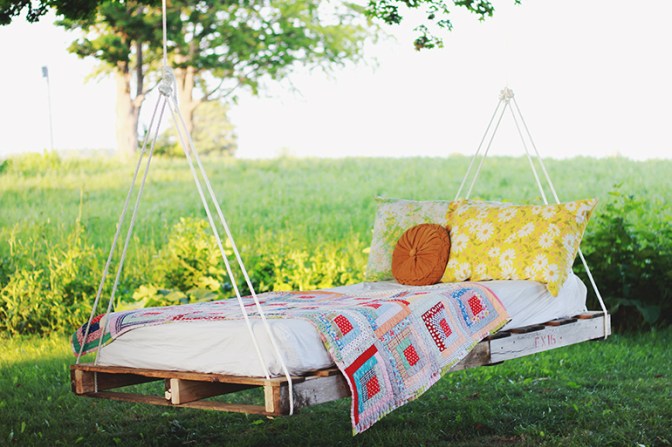 DIY-Pallet-Swing-Bed-The-Merrythought-