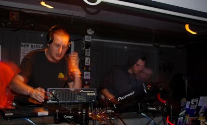 382048_436686103047561_945382146_n