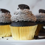 Cookies and Cream Chocolate Cupcakes