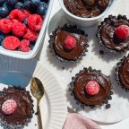 6-ingredient healthier chocolate mousse tarts (vegan)